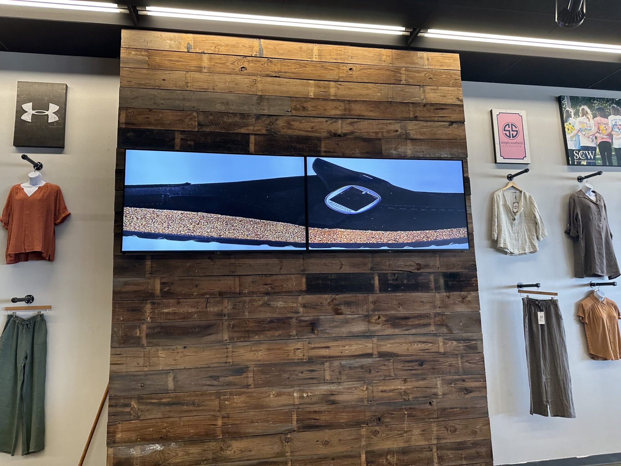 Shoe Country Warehouse Digital Signage